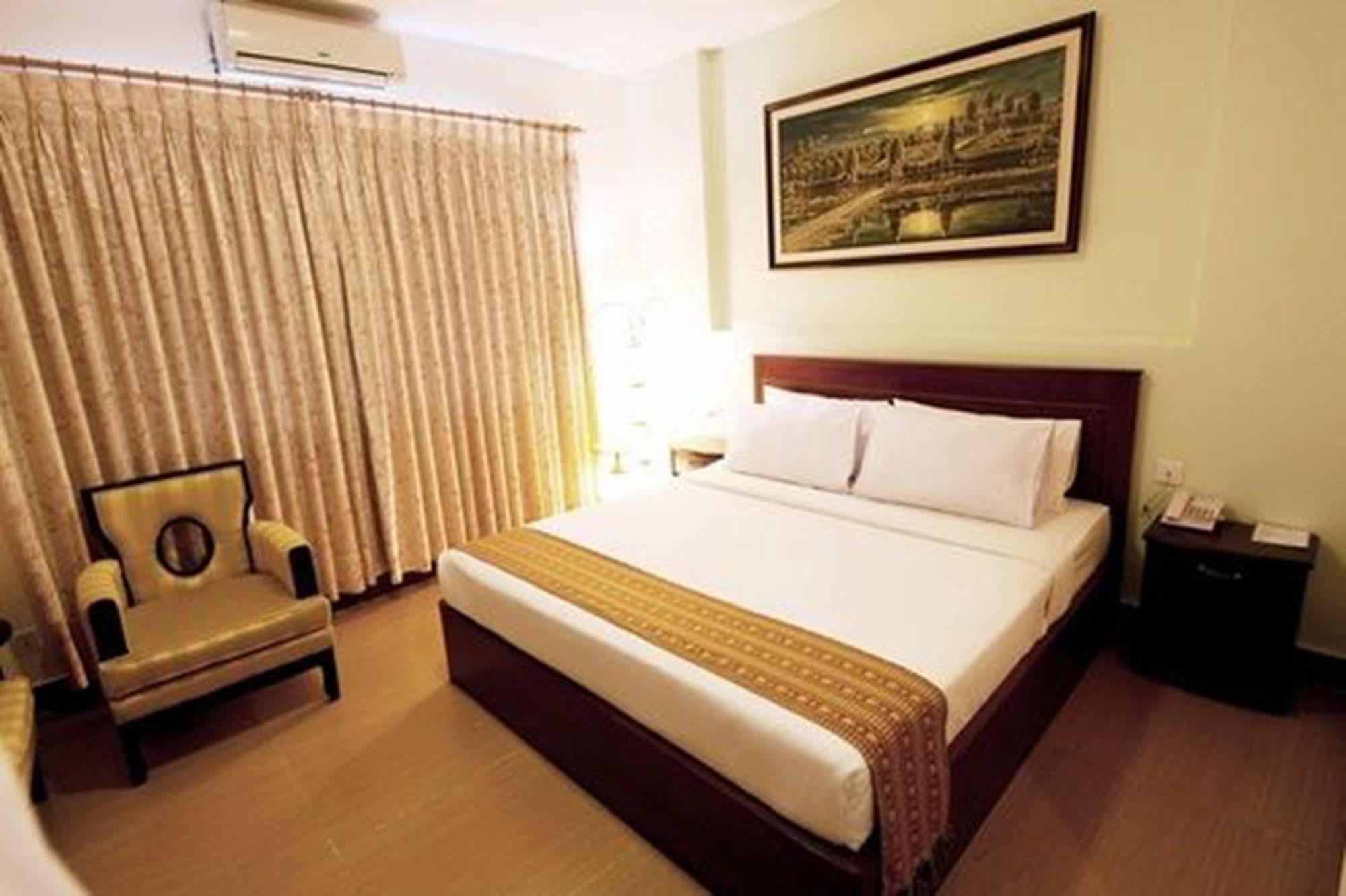 Hotel Luxury World Phnom Penh Zewnętrze zdjęcie